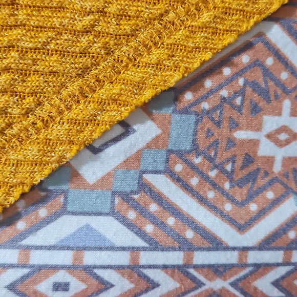 Geometric Patterned Top - Picture 6 of 9